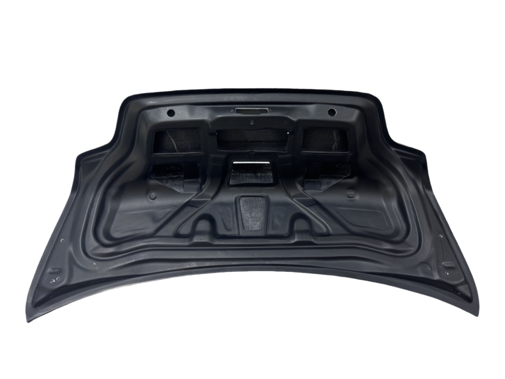 BMW E82 1M tail cover