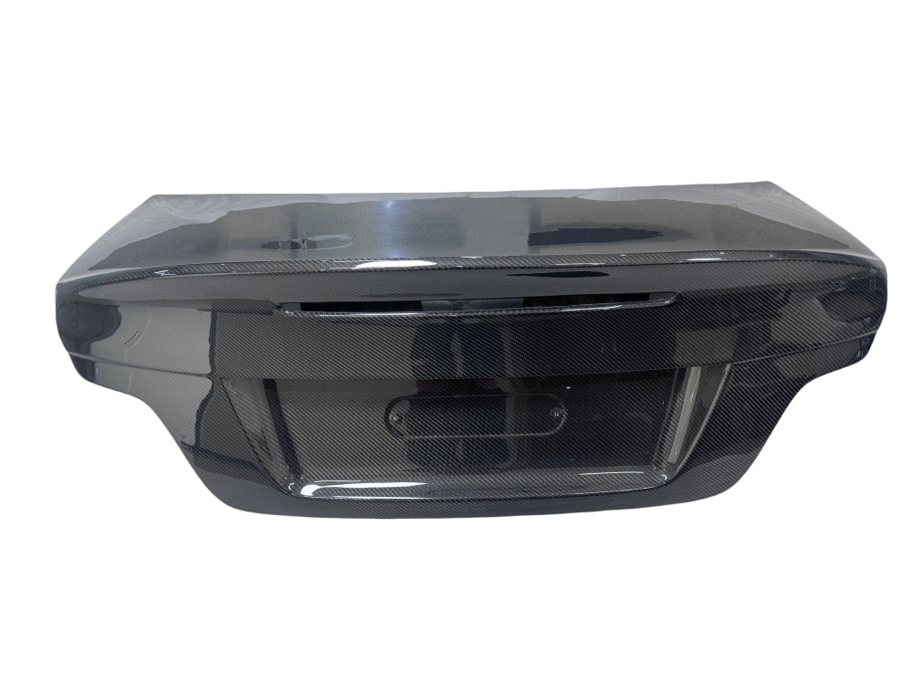 BMW E82 1M tail cover