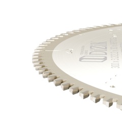 Vue détaillée des caractéristiques supplémentaires de la lame de scie à panneaux DiZiK - Idéale pour les scies à panneaux coulissantes à table, spécification 300x3,2x2,2x30