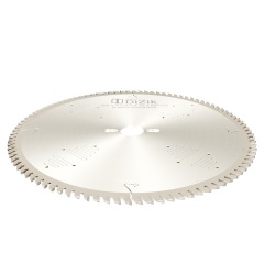 Vue de dessus de la lame de scie à panneaux DiZiK - diamètre 300 mm avec conception à triple dent plate pour une coupe efficace sur les scies à panneaux coulissantes à table