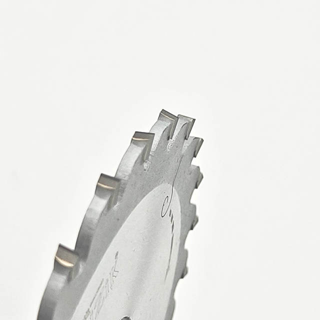 Close-up of ATB+flat tooth geometry PCD diamond groover blade, precision diamond cutting edge for CNC six-sided drill grooving