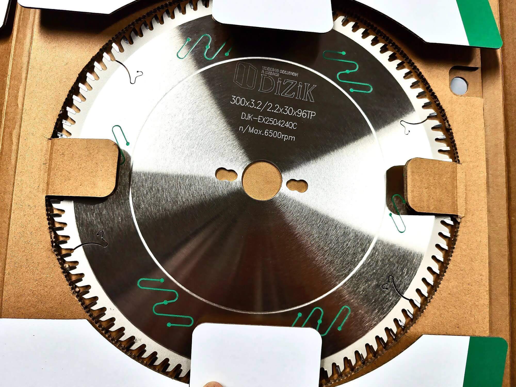 DiZiK TYJ005 Panel Cutting Sawblade - packaged carbide tipped circular saw blade with anti-vibration slots for precision woodworking