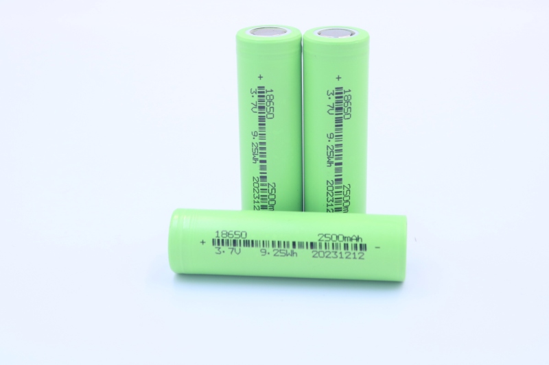 Rechargeable 3.7V Li-ion battery cell 18650 2500mAh