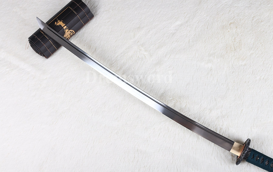 Handmade water quenching High carbon steel Japanese Katana sword full tang sharp.