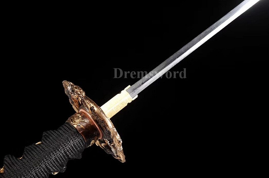 hand forged laminated refined damascus folded steel japanese samurai sword katana full tang sharp blade.