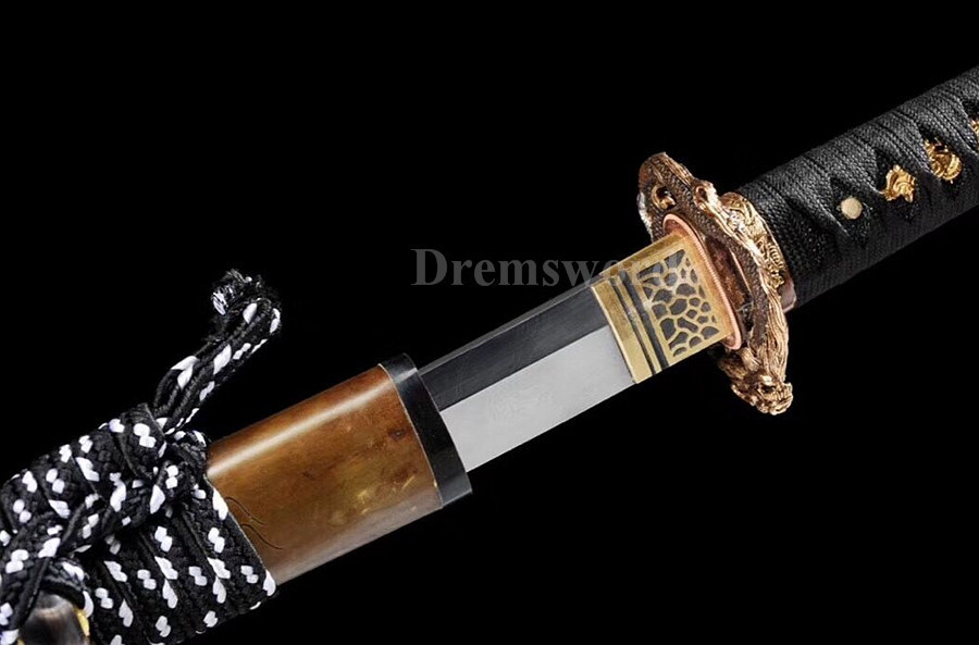 hand forged laminated refined damascus folded steel japanese samurai sword katana full tang sharp blade.