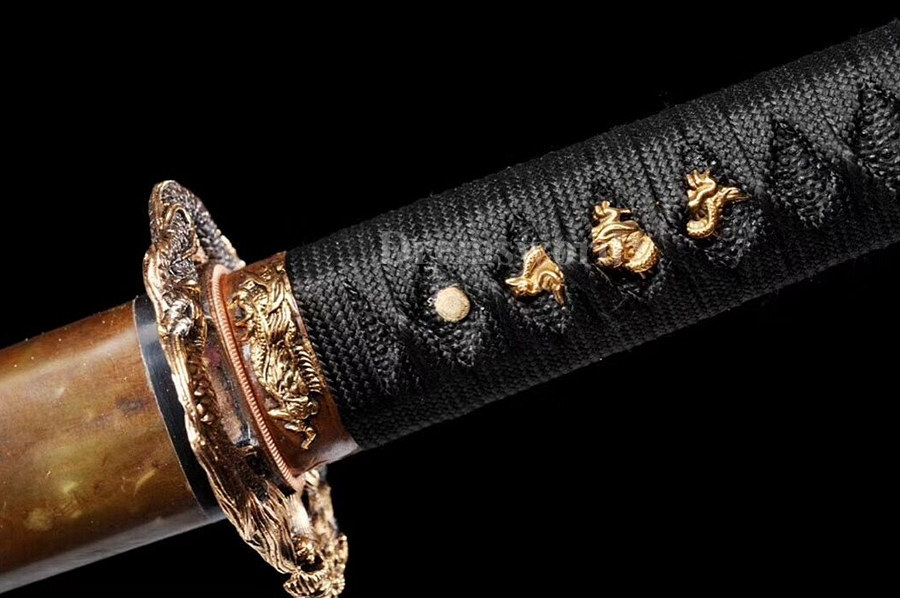 hand forged laminated refined damascus folded steel japanese samurai sword katana full tang sharp blade.