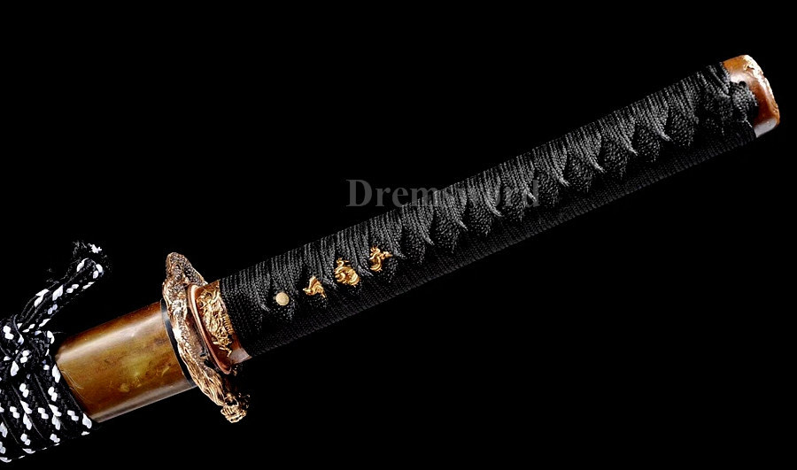 hand forged laminated refined damascus folded steel japanese samurai sword katana full tang sharp blade.