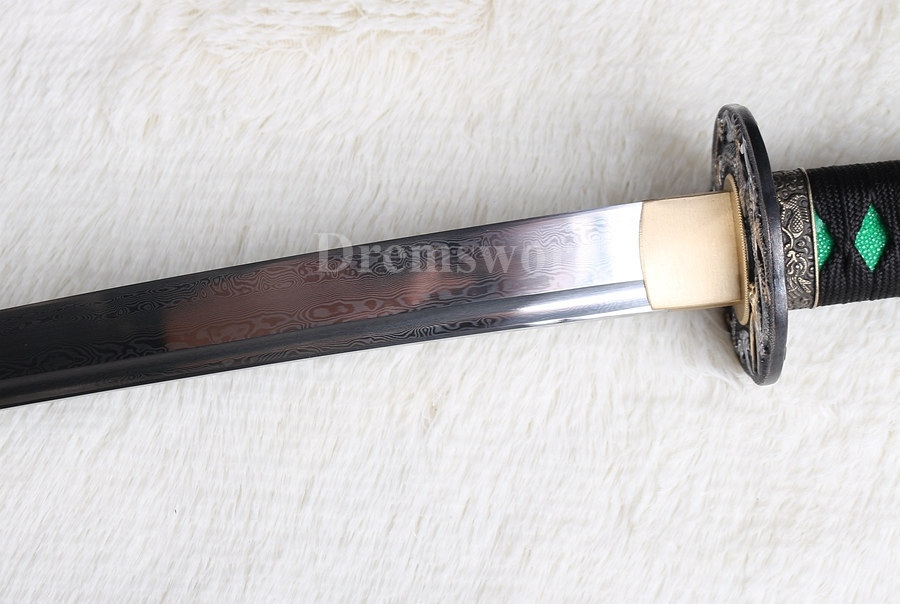 handmade Japanese katana samurai sword damascus folded steel full tang battle ready sharp.