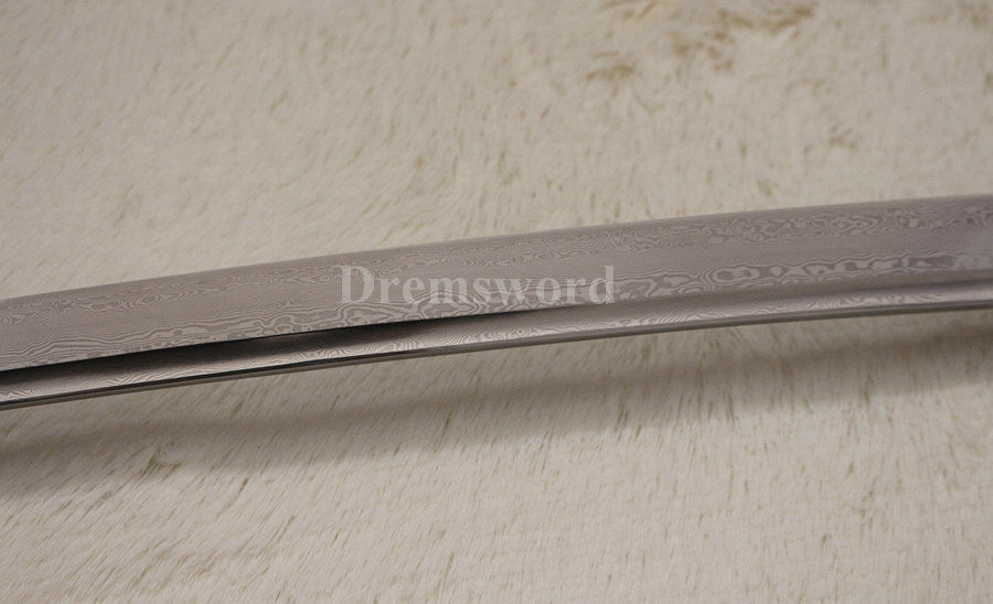Hand forged Japanese katana damascus folded steel samurai sword battle sharp.