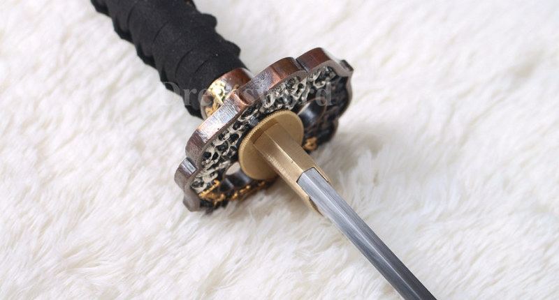 Clay tempered T10 steel handmade japanese samurai katana sword full tang sharp battle ready .