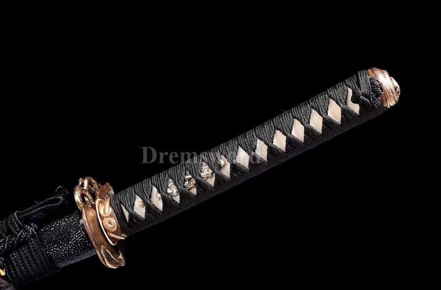 Hand forged Clay tempered katana japanese samurai sword Folded steel Feather-shaped pattern texture full tang sharp.