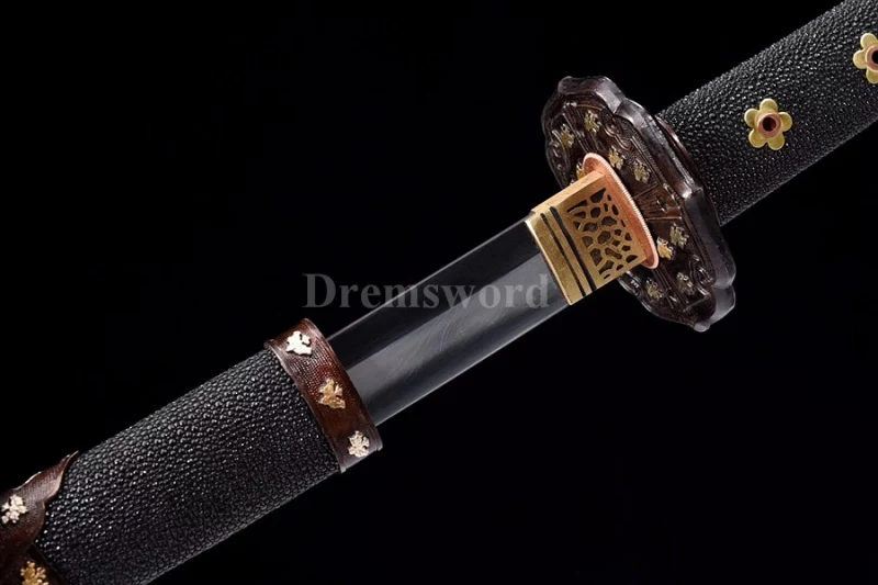 Japanese Tachi Battle Ready samurai Sword Folded Steel Clay Tempered full tang Blade Razor Sharp feather shaped texture.