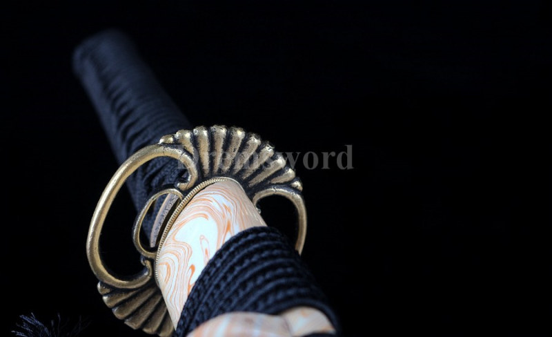 9260 spring steel Handmade black blade hand-abrasived hamon katana Japanese Samurai sword battle ready full tang can cut bamboo.