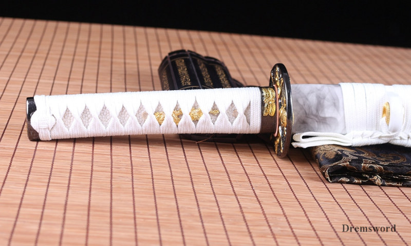 handmade Japanese wakizashi Samurai Sword Black damascus Folded Steel Full Tang Sharp Blade.