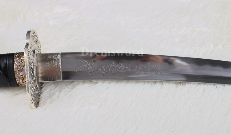 Hand forged clay tempered Folded Steel Hazuya Polish Japanese Samurai tanto Sword blossom engraved Razor Sharp.