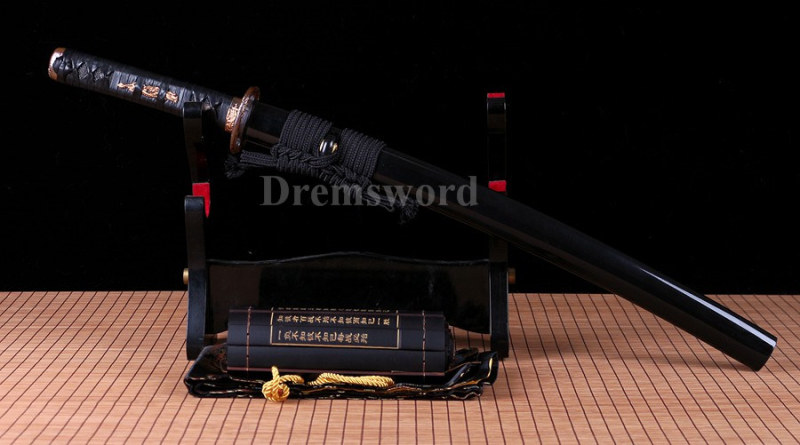 hand forge Japanese wakizashi Samurai Sword red&Black damascus Folded Steel Full Tang Sharp Blade.