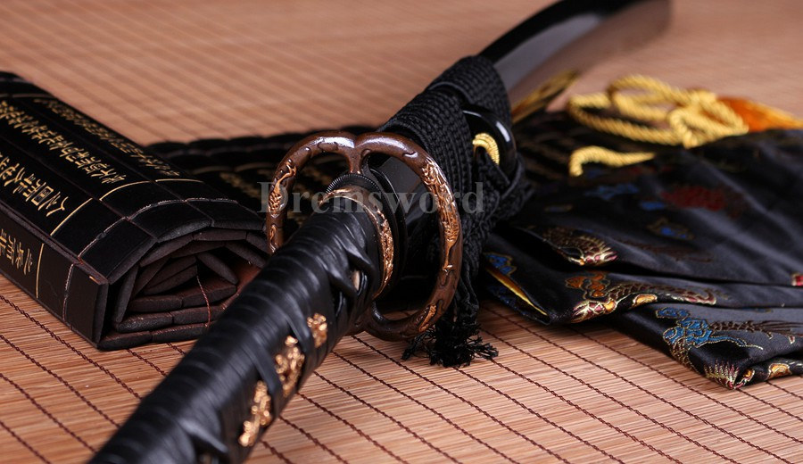 hand forge Japanese wakizashi Samurai Sword red&Black damascus Folded Steel Full Tang Sharp Blade.