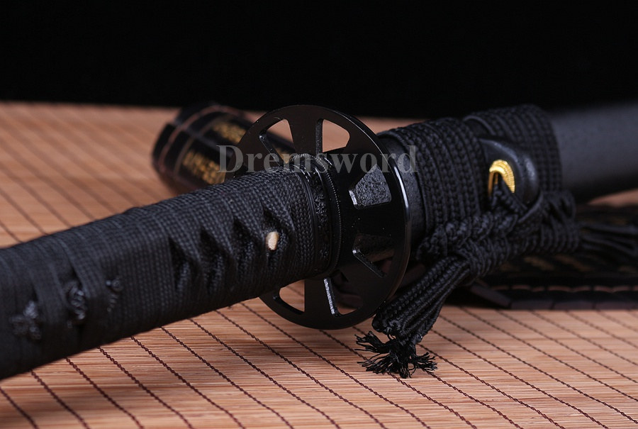 Handmade Black Folded Steel katana Japanese Samurai Sword Full Tang Sharp Blade.