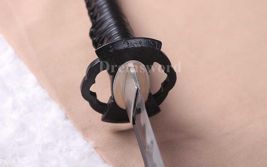 Black damascus folded steel sharp katana japanese samurai sword hand-arrasive hamon full tang.