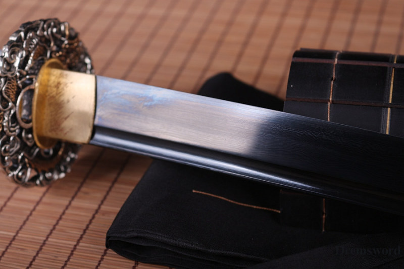 hand forge Japanese sharp Katana Samurai Sword Black damascus Folded Steel Full Tang battle ready.