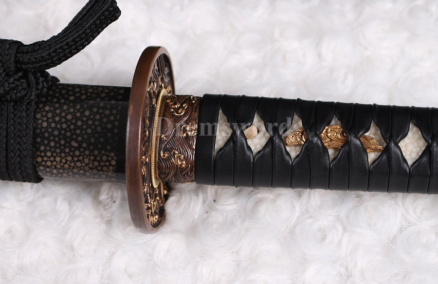 Clay tempered Choji hamon T10 steel huzaya polishi katana japanese samurai sword full tang razor sharp.