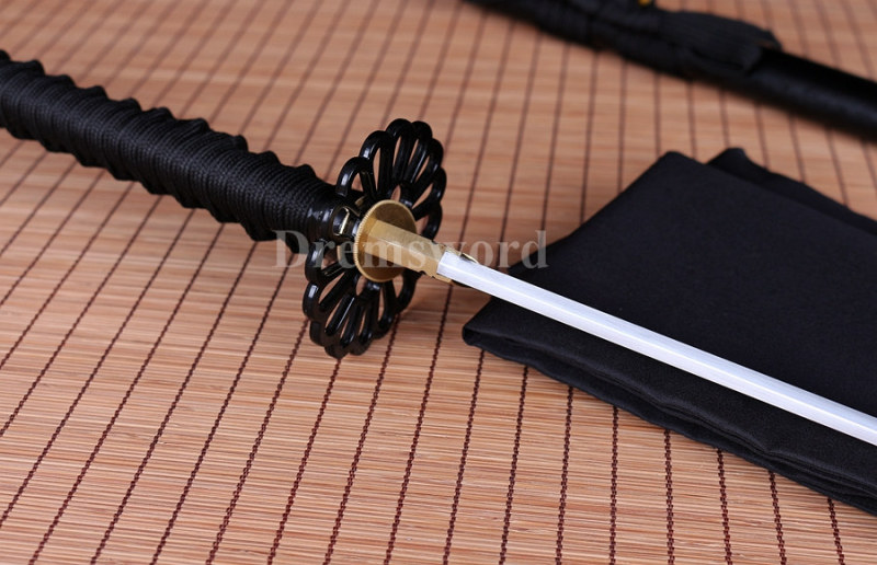 Clay tempered T10 steel sharp katana japanese samurai sword full tang battle ready.