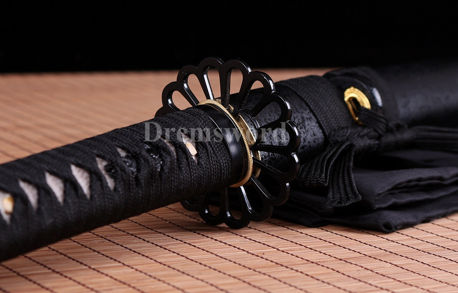 Clay tempered T10 steel sharp katana japanese samurai sword full tang battle ready.