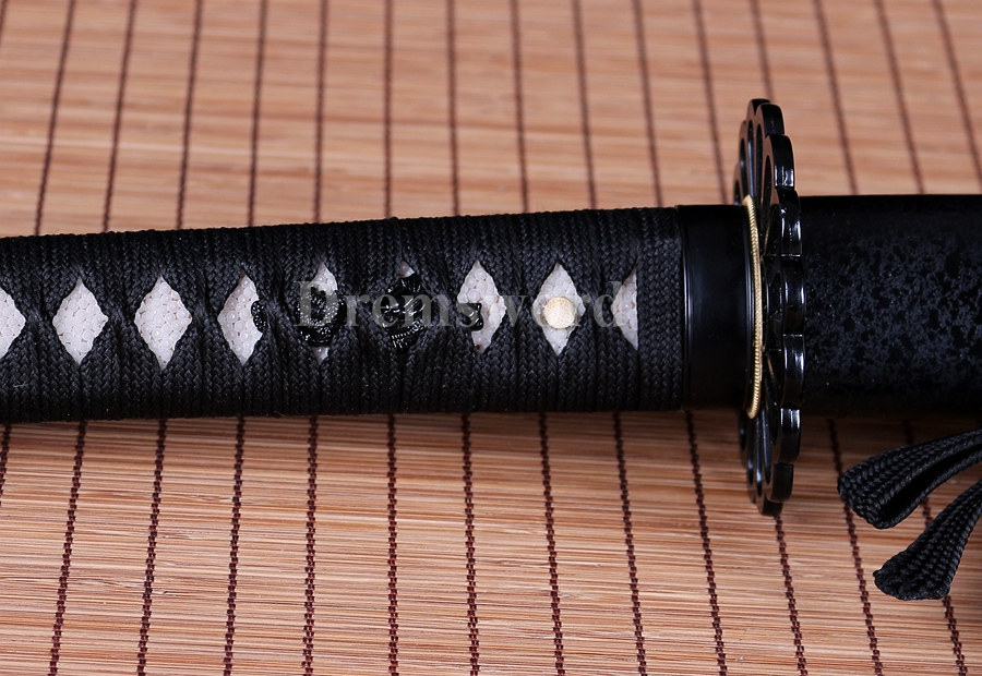 Clay tempered T10 steel sharp katana japanese samurai sword full tang battle ready.