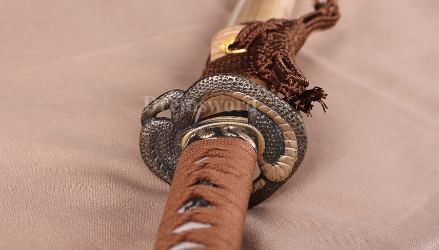 Clay tempered 1095 high carbon steel sharp katana japanese samurai sword full tang battle ready.