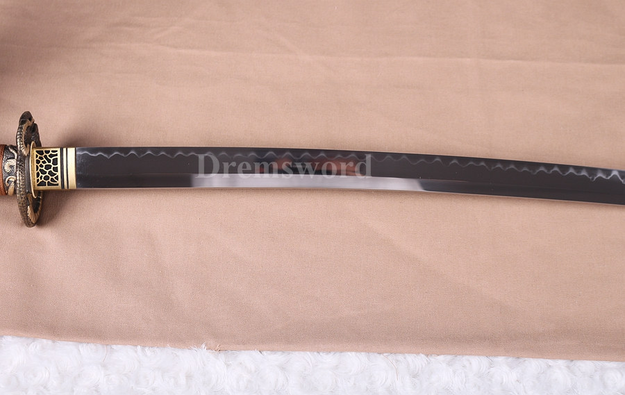 Clay tempered 1095 high carbon steel sharp katana japanese samurai sword full tang battle ready.
