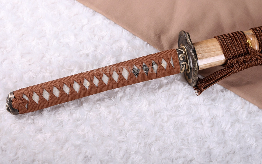 Clay tempered 1095 high carbon steel sharp katana japanese samurai sword full tang battle ready.