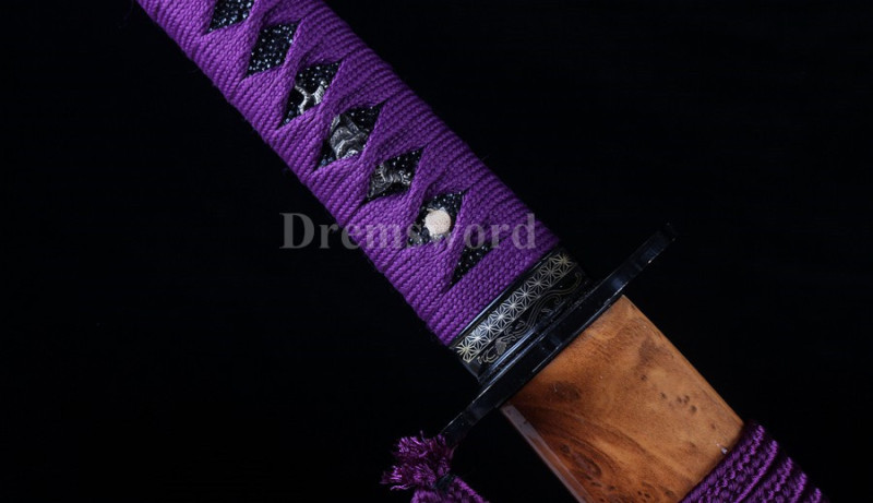 Clay tempered T10 steel real hamon japanese samurai katana sword full tang sharp traditional hand abrasive.