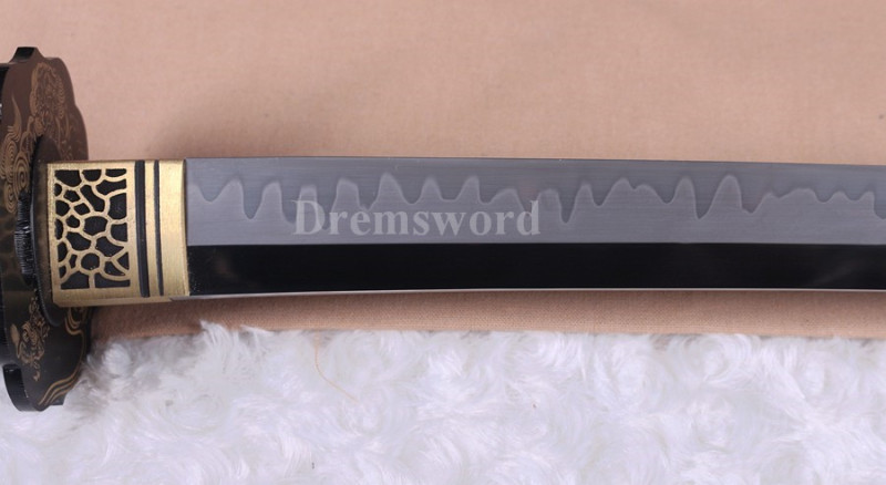 Clay tempered T10 steel real hamon japanese samurai katana sword full tang sharp traditional hand abrasive.