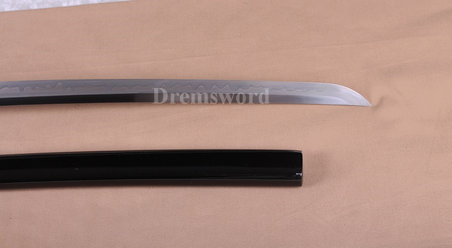 High quality Clay tempered T10 steel real hamon japanese samurai katana sword full tang sharp traditional hand abrasive.