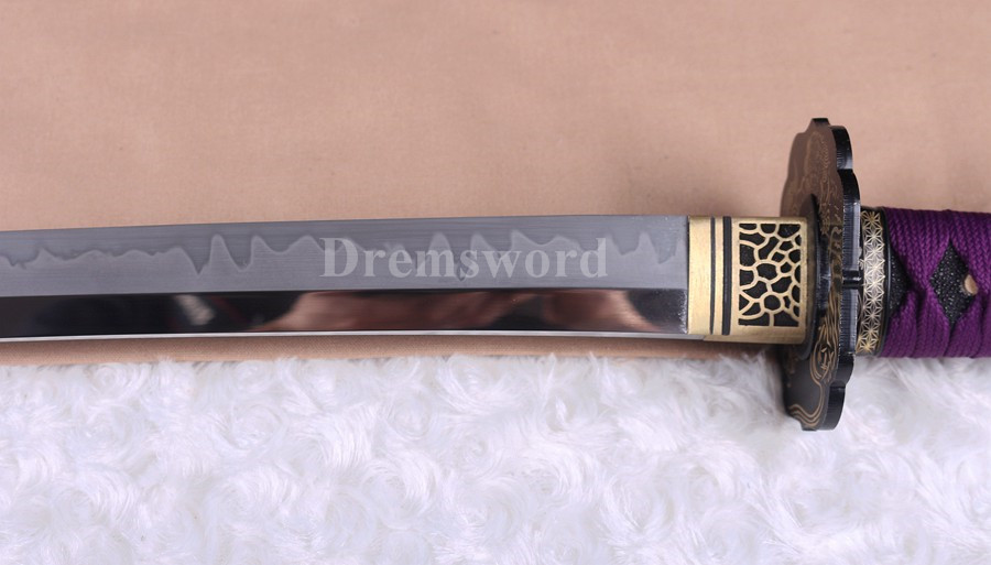Clay tempered T10 steel real hamon japanese samurai katana sword full tang sharp traditional hand abrasive.