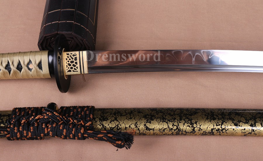 High quality Clay Tempered T10 steel 火焰 hamon Japanese Samurai Sword Full Tang Battle ready Sharp.