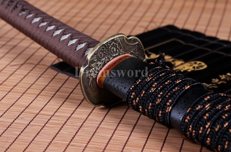 Clay tempered folded steel katana japanese samurai sword full tang battle ready sharp.