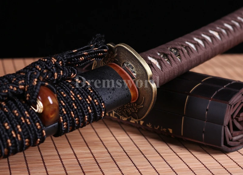 Clay tempered folded steel katana japanese samurai sword full tang battle ready sharp.