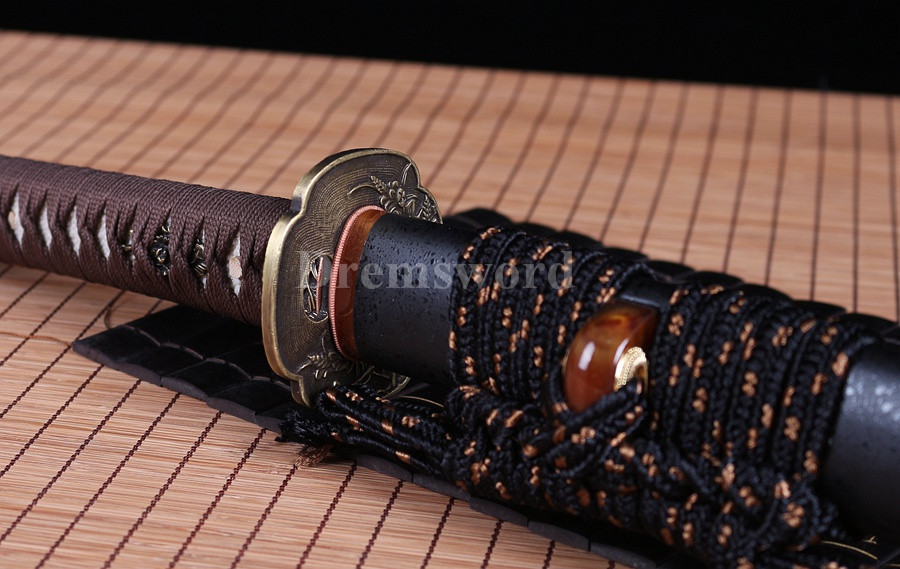 Clay tempered folded steel katana japanese samurai sword full tang battle ready sharp.