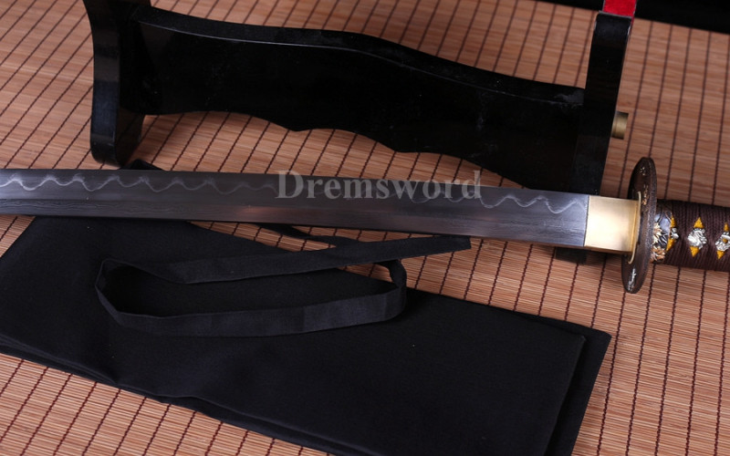 Clay tempered folded steel katana Japanese Samurai Sword full tang battle ready sharp blade.