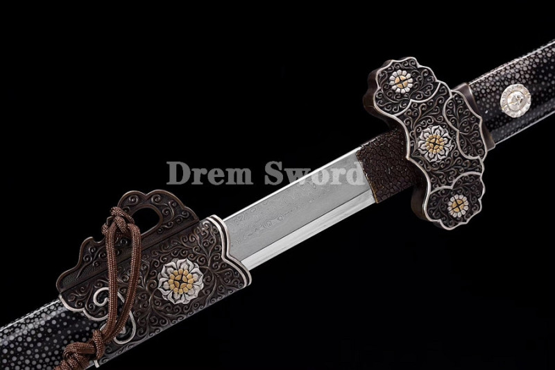 High quality hand forge Chinese Dao 唐刀 laminated pattern texture Folded Steel full tang sharp.