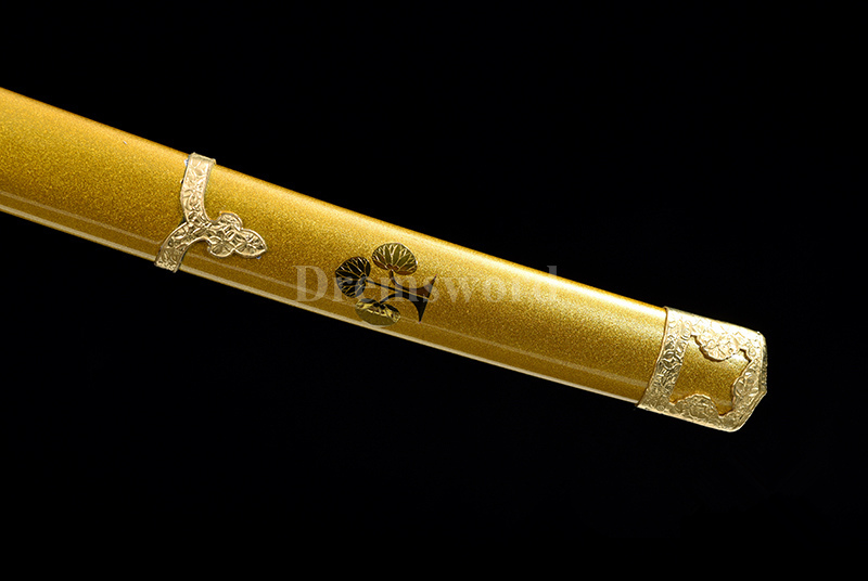 High quality hand forge Clay Tempered suguha hamon damascus folded steel tachi Japanese samurai Sword fully hand polished sharp.