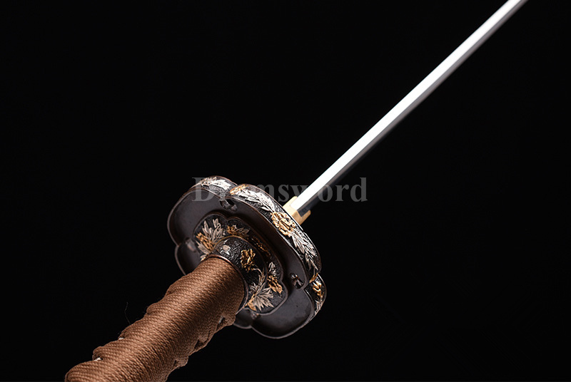 High quality handmade Clay Tempered damascus folded steel tachi Japanese samurai Sword hand polished full tang sharp.