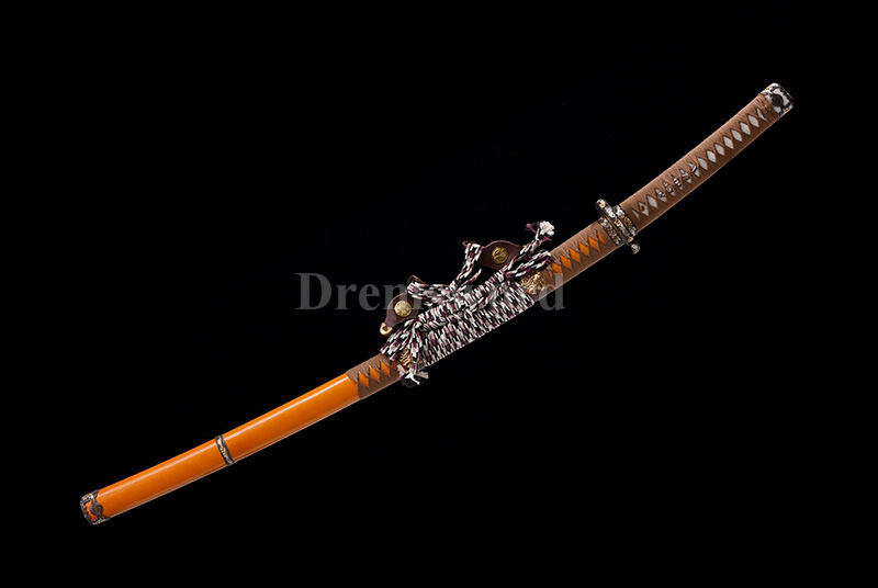 High quality handmade Clay Tempered damascus folded steel tachi Japanese samurai Sword hand polished full tang sharp.