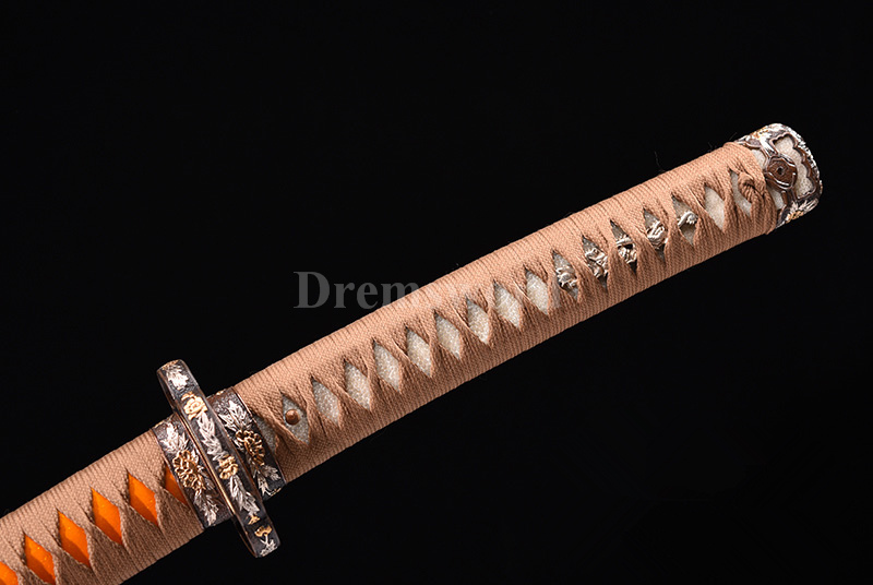 High quality handmade Clay Tempered damascus folded steel tachi Japanese samurai Sword hand polished full tang sharp.