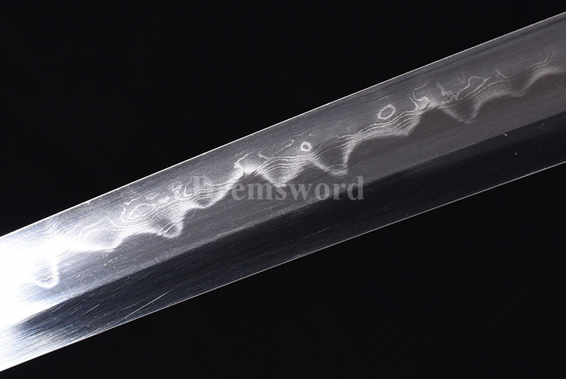 High quality handmade Clay Tempered damascus folded steel tachi Japanese samurai Sword hand polished full tang sharp.