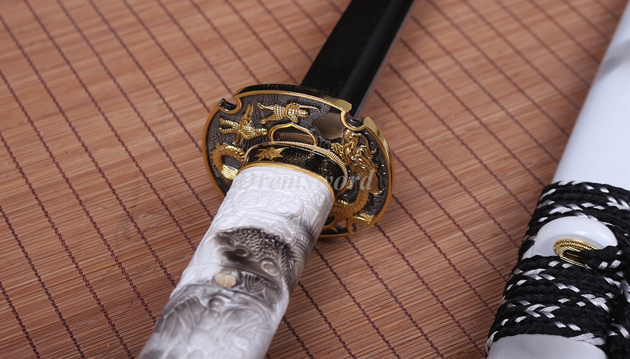 Hand forge Damascus Folded Steel katana Japanese Samurai Sword Full Tang battle ready Sharp Blade.