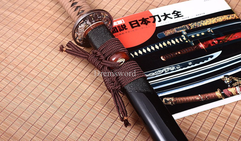 Shihozume ClayTempered Katana Japanese Samurai Sword Hand Polishing Ox Horn Saya Shinogi Zukuri full tang Black.