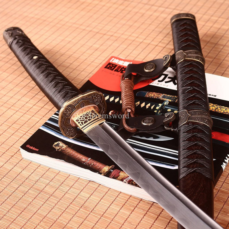 Damascus Folded Steel Clay tempered Tachi Japanese Samurai Katana Battle Sword Shinogi-Zukuri Brown